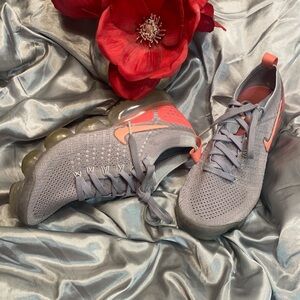 🌹Women Nike Air VaporMax Flyknit 2 'Grey Crimson'
942843-005